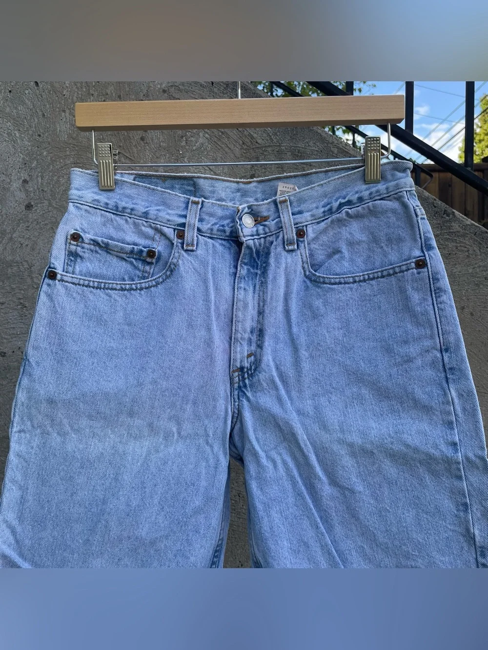 Y2k paper tag Levi’s 550 relaxed fit lightwash jorts size 30”
